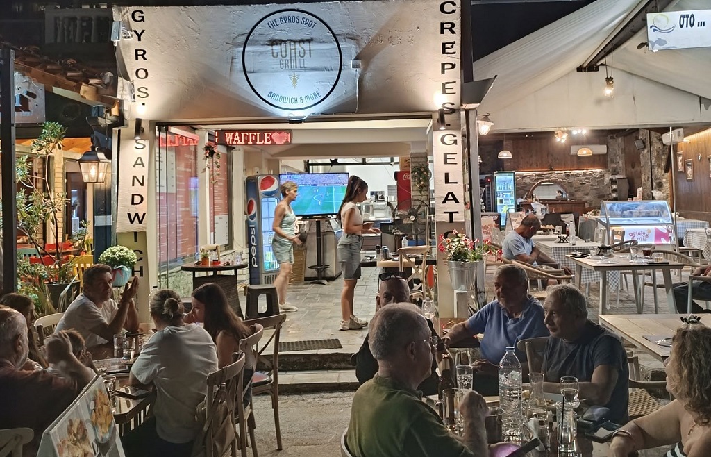 Coast Grill Sandwich & More | Η νέα στάση για γρήγορο & χορταστικό φαγητό στην παραλία Κόκκινου Νερού