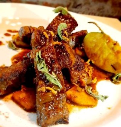 Συκώτι μοσχαρίσιο με μήλο και σέλερι σε σάλτσα βαλσάμικου