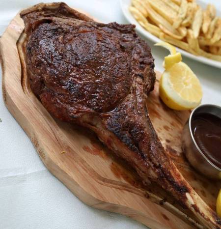 Λαδοφάναρο: ψηλά στο όμορφο Φρούριο της Λάρισας η γεύση απογειώνεται!!!