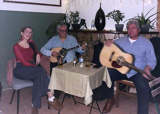 Live παρε'ί'στικο στο ALOcasia κάθε Παρασκευή βράδυ