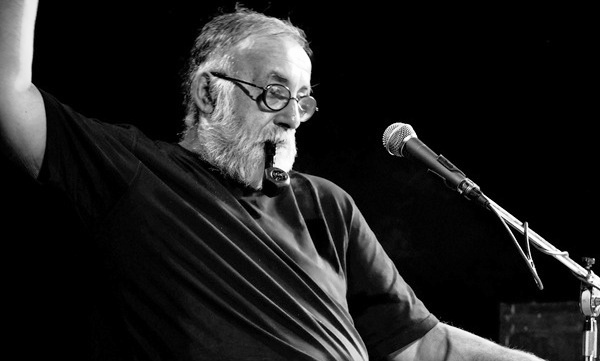 «Και να τι θέλω τώρα να σας πω», αφιέρωμα στον Θάνο Μικρούτσικο στο Κηποθέατρο Αλκαζάρ 