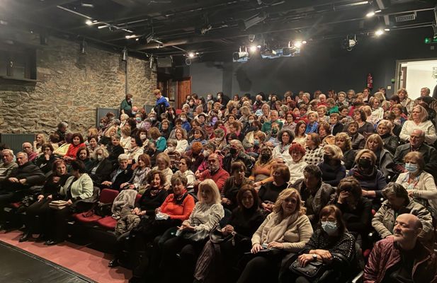 Στην παράσταση του Θεσσαλικού Θεάτρου «Ο Μισάνθρωπος» τα μέλη ΚΑΠΗ του Δήμου Λαρισαίων