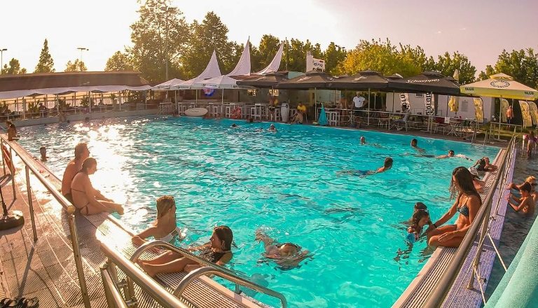 Δημοτική Πισίνα Νεάπολης Λάρισας. Η δροσερή λύση για τις ζεστές μέρες του καλοκαιριού
